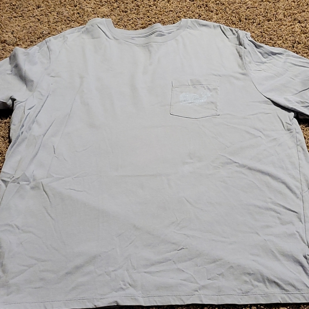 Vineyard Vines tshirt